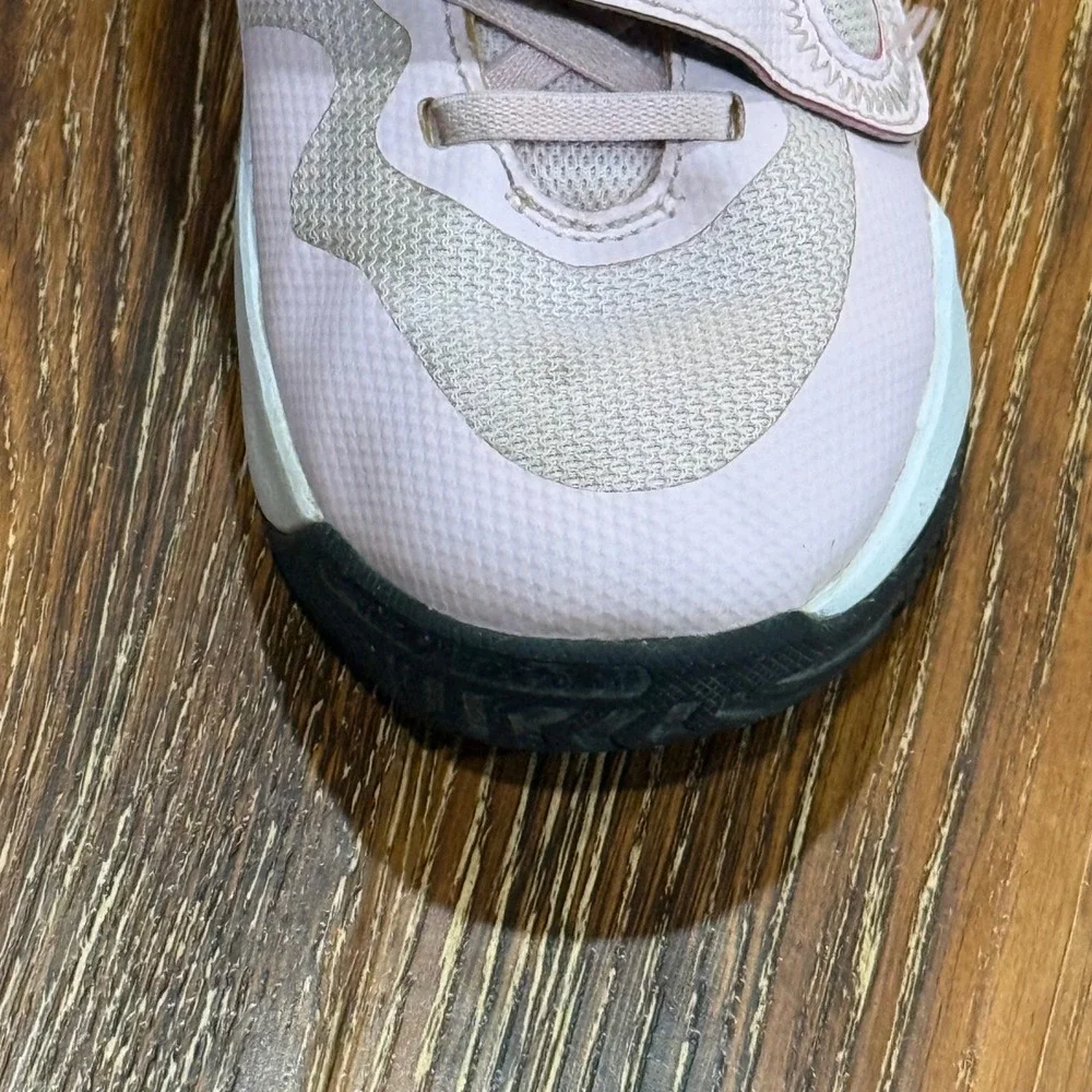 Nike Team Hustle D 11 Pink Black Kids Basketball Shoes DV8994-600 Size 1.5Y